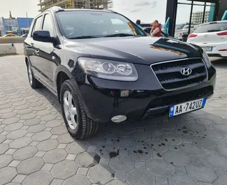 Frontvisning af en udlejnings Hyundai Santa Fe i Tirana, Albanien ✓ Bil #4522. ✓ Automatisk TM ✓ 0 anmeldelser.