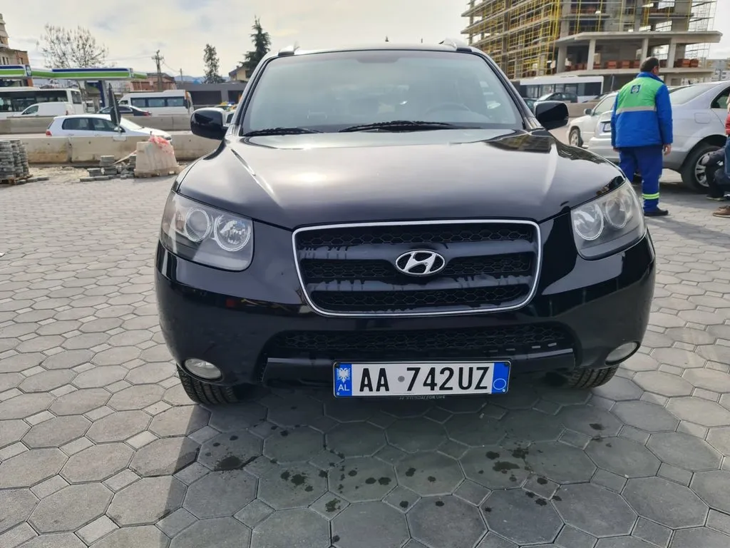 Аренда Hyundai Santa Fe #4522 в Тиране, Албания ➤ TakeCars.com