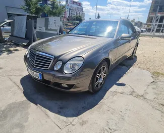 Přední pohled na pronájem Mercedes-Benz E220 v Tiraně, Albánie ✓ Auto č. 4500. ✓ Převodovka Automatické TM ✓ Recenze 0.