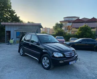 Vista frontale di un noleggio Mercedes-Benz ML250 a Tirana, Albania ✓ Auto #4480. ✓ Cambio Automatico TM ✓ 0 recensioni.