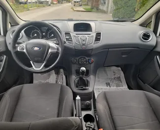 Verhuur Ford Fiesta. Economy Auto te huur in Albanië ✓ Borg van Borg van 100 EUR ✓ Verzekeringsmogelijkheden TPL, CDW, SCDW, FDW, Diefstal.