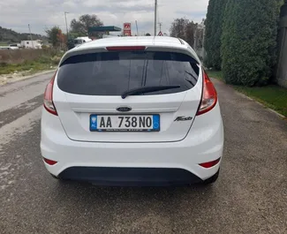Ford Fiesta 2016 location de voiture en Albanie, avec ✓ Diesel carburant et 96 chevaux ➤ À partir de 21 EUR par jour.