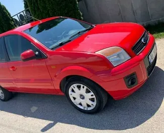 Sprednji pogled najetega avtomobila Ford Fusion v v Tirani, Albanija ✓ Avtomobil #4630. ✓ Menjalnik Priročnik TM ✓ Mnenja 1.