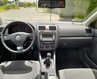 Volkswagen Golf vuokraus. Taloudellinen, Mukavuus auto vuokrattavana Albaniassa ✓ Vakuusmaksu 100 EUR ✓ Vakuutusvaihtoehdot: TPL, CDW, SCDW, FDW, Varkaus.
