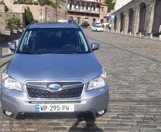 Vista frontal de um aluguel Subaru Forester em Tbilisi, Geórgia ✓ Carro #4455. ✓ Transmissão Automático TM ✓ 0 avaliações.