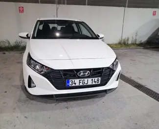 Frontvisning af en udlejnings Hyundai i20 i Istanbul Sabiha Gokcen Lufthavn, Tyrkiet ✓ Bil #4881. ✓ Automatisk TM ✓ 0 anmeldelser.