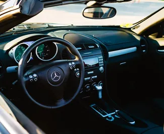 Mercedes-Benz SLK Cabrio 2008 mit Antriebssystem Frontantrieb, verfügbar in Barcelona.
