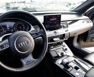 Audi A8 L 2016 مع نظام دفع بجميع العجلات، متاحة في في برشلونة.