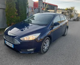 在 在阿尔巴尼亚 租赁 Ford Focus 2015 汽车，特点包括 ✓ 使用 Diesel 燃料和 105 马力 ➤ 起价 25 EUR 每天。