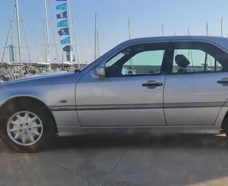 Wynajmij Mercedes-Benz C220 1995 w Hiszpanii. Paliwo: Diesel. Moc:  KM ➤ Koszt od 45 EUR za dobę.