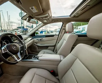 Ενοικίαση αυτοκινήτου Mercedes-Benz E350 AMG 2020 στην Ισπανία, περιλαμβάνει ✓ καύσιμο Βενζίνη και 306 ίππους ➤ Από 40 EUR ανά ημέρα.