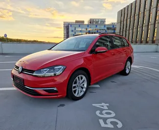 Ενοικίαση αυτοκινήτου Volkswagen Golf Variant 2019 στην Τσεχία, περιλαμβάνει ✓ καύσιμο Ντίζελ και 116 ίππους ➤ Από 42 EUR ανά ημέρα.