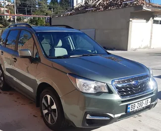 Vista frontal de un Subaru Forester de alquiler en Tiflis, Georgia ✓ Coche n.º 4888. ✓ Automático TM ✓ 3 opiniones.