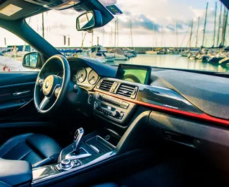 Салон BMW 328i Xdrive Performance для оренди в Іспанії. Відмінний 5-місний автомобіль. ✓ Коробка Автомат.