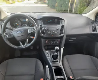 Dīzeļdegviela 1,6L dzinējs Ford Focus 2015 nomai Tirānā.