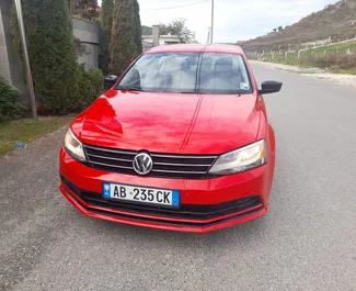 Vuokra-auton etunäkymä Volkswagen Jetta Tiranassa, Albania ✓ Auto #5006. ✓ Vaihteisto Automaattinen TM ✓ Arvostelut 0.