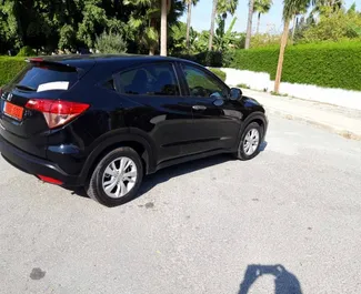 Frontvisning af en udlejnings Honda HR-V i Limassol, Cypern ✓ Bil #1685. ✓ Automatisk TM ✓ 0 anmeldelser.