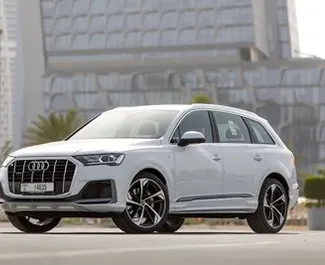 Predný pohľad na prenajaté auto Audi Q7 v v Dubaji, SAE ✓ Auto č. 4925. ✓ Prevodovka Automatické TM ✓ Hodnotenia 0.