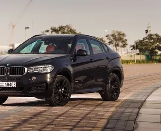 Predný pohľad na prenajaté auto BMW X6 v v Dubaji, SAE ✓ Auto č. 4945. ✓ Prevodovka Automatické TM ✓ Hodnotenia 0.