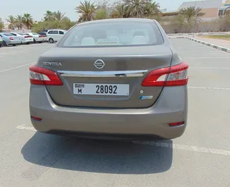 1.8L 엔진이 장착된 두바이에서의 Nissan Sentra #4960 자동 차량 대여 ➤ Karim 아랍에미리트에서에서 제공.