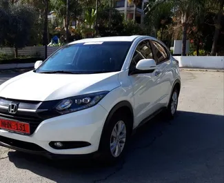 Vista frontal de un Honda HR-V de alquiler en Limassol, Chipre ✓ Coche n.º 1161. ✓ Automático TM ✓ 0 opiniones.