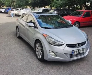 Sprednji pogled najetega avtomobila Hyundai Elantra v v Tbilisiju, Georgia ✓ Avtomobil #4783. ✓ Menjalnik Samodejno TM ✓ Mnenja 1.