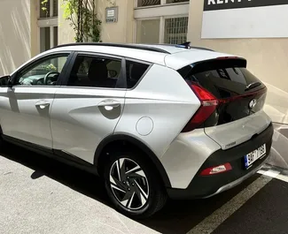 Wynajmij Hyundai Bayon 2023 in Czechia. Paliwo: Benzyna. Moc: 99 KM ➤ Koszt od 36 EUR za dobę.