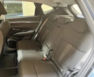 Interieur van Hyundai Tucson te huur in Tsjechië. Een geweldige auto met 5 zitplaatsen en een Automatisch transmissie.