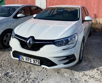 Přední pohled na pronájem Renault Megane Sedan na letišti Antalya, Turecko ✓ Auto č. 5032. ✓ Převodovka Automatické TM ✓ Recenze 0.