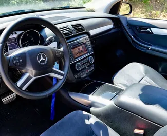 Utleie av Mercedes-Benz R-Class. Komfort, Premium, Minivan bil til leie i Spania ✓ Depositum på 600 EUR ✓ Forsikringsalternativer: TPL, FDW.