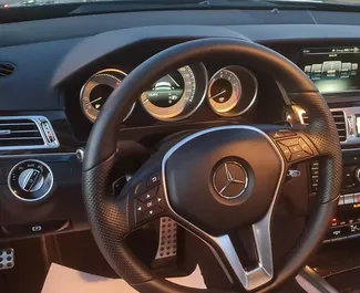 Benzine motor van 3,5L van Mercedes-Benz E350 AMG 2018 te huur in Barcelona.