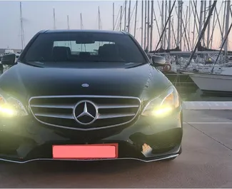 Mercedes-Benz E350 AMG udlejning. Premium, Luksus Bil til udlejning i Spanien ✓ Depositum på 800 EUR ✓ TPL, SCDW forsikringsmuligheder.