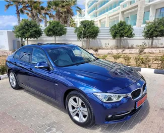 Frontvisning av en leiebil BMW 320d i Pafos, Kypros ✓ Bil #4754. ✓ Automatisk TM ✓ 0 anmeldelser.