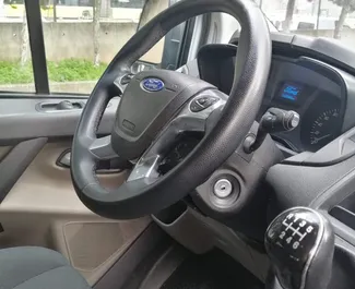 Dīzeļdegviela 2,2L dzinējs Ford Tourneo Custom 2016 nomai Stambulas Sabiha Gokcen lidostā.