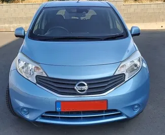 Framvy av en hyrbil Nissan Note på Paphos Airport, Cypern ✓ Bil #5022. ✓ Växellåda Automatisk TM ✓ 0 recensioner.