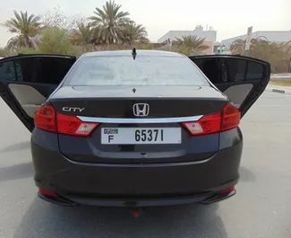 تأجير سيارة Honda City 2018 في في الإمارات العربية المتحدة، تتميز بـ ✓ وقود البنزين وقوة 120 حصان ➤ بدءًا من 112 AED يوميًا.