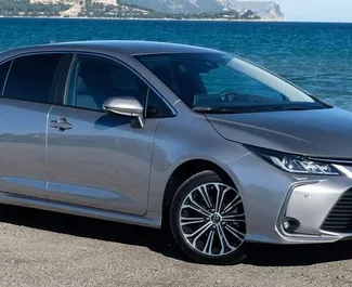 Frontvisning af en udlejnings Toyota Corolla i Barcelona, Spanien ✓ Bil #4755. ✓ Automatisk TM ✓ 0 anmeldelser.