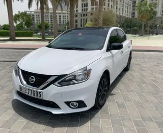 Vista frontal de um aluguel Nissan Sentra no Dubai, Emirados Árabes Unidos ✓ Carro #4864. ✓ Transmissão Automático TM ✓ 0 avaliações.