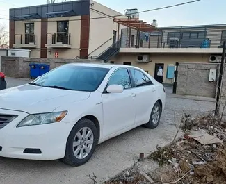 Toyota Camry 대여. 조지아에서에서 대여 가능한 편안함, 프리미엄 차량 ✓ 135 GEL의 보증금 ✓ TPL, FDW, 승객, 도난 보험 옵션.