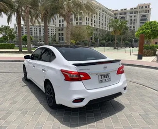 ドバイにて、アラブ首長国連邦にてでのNissan Sentra #4864 自動カーレンタル、1.8Lエンジン搭載 ➤ アーメから。