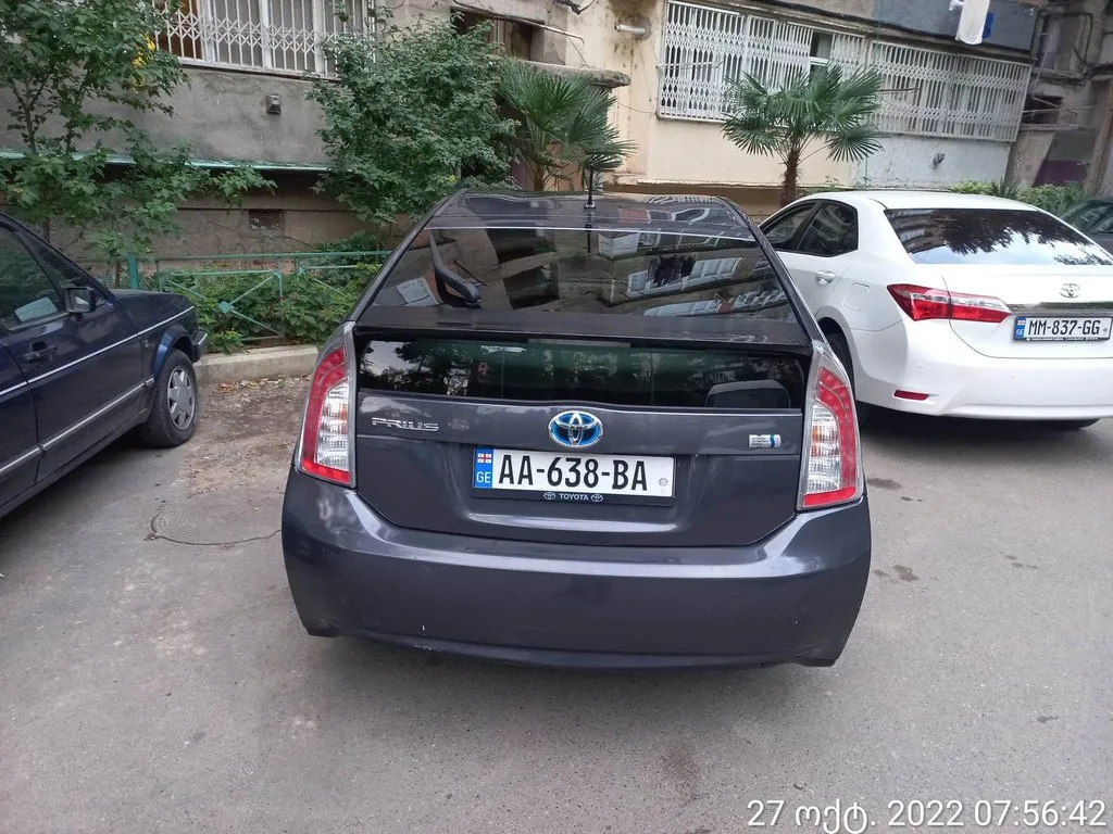 Аренда Toyota Prius #5210 в Тбилиси, Грузия ➤ TakeCars.com