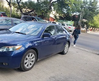 Najem Toyota Camry. Avto tipa Udobje, Premium za najem v v Gruziji ✓ Depozit 135 GEL ✓ Možnosti zavarovanja: TPL, FDW, Potniki, Kraja.