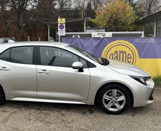 Vooraanzicht van een huurauto Toyota Corolla HB in Boedapest, Hongarije ✓ Auto #5063. ✓ Transmissie Automatisch TM ✓ 1 beoordelingen.