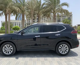 Vooraanzicht van een huurauto Nissan Rogue in Dubai, Verenigde Arabische Emiraten ✓ Auto #5126. ✓ Transmissie Automatisch TM ✓ 0 beoordelingen.