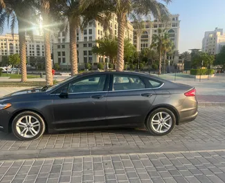 تأجير سيارة Ford Fusion Sedan رقم 4866 بناقل حركة أوتوماتيكي في في دبي، مجهزة بمحرك 2,5 لتر ➤ من آهمي في في الإمارات العربية المتحدة.