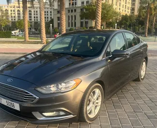 Vista frontal de um aluguel Ford Fusion Sedan no Dubai, Emirados Árabes Unidos ✓ Carro #4866. ✓ Transmissão Automático TM ✓ 0 avaliações.