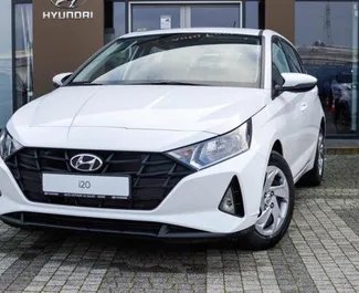 Frontvisning av en leiebil Hyundai i20 i Bratislava, Slovakia ✓ Bil #5183. ✓ Automatisk TM ✓ 1 anmeldelser.