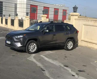 Орендуйте Toyota Rav4 L 2020 в Грузії. Паливо: Бензин. Потужність: 200 к.с. ➤ Вартість від 140 GEL за добу.