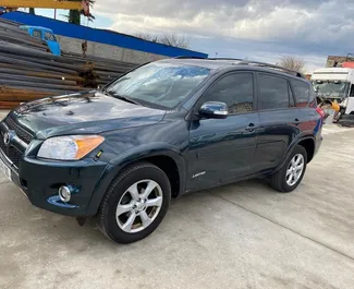 Přední pohled na pronájem Toyota Rav4 v Kutaisi, Georgia ✓ Auto č. 5421. ✓ Převodovka Automatické TM ✓ Recenze 0.