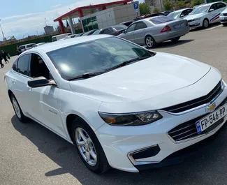 Frontvisning av en leiebil Chevrolet Malibu i Kutaisi, Georgia ✓ Bil #5424. ✓ Automatisk TM ✓ 0 anmeldelser.